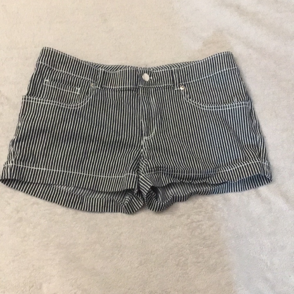 Color Swatch shorts size medium